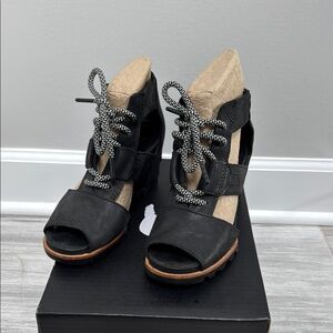 Sorel Joanie Lace Black/Sea Salt Women's Open-Toe Shoes